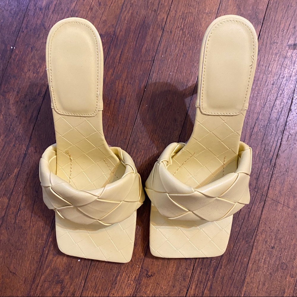 NWOT Yellow 3” Heels